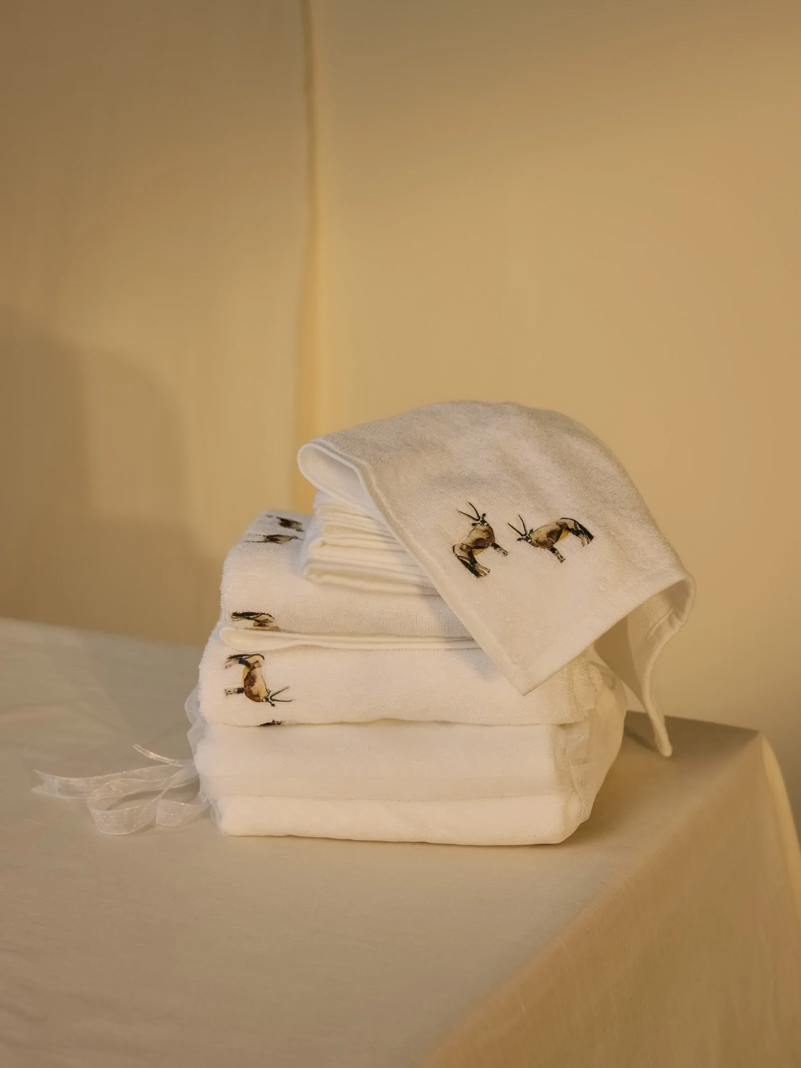 Oryx White Hand Towel (set of 2)