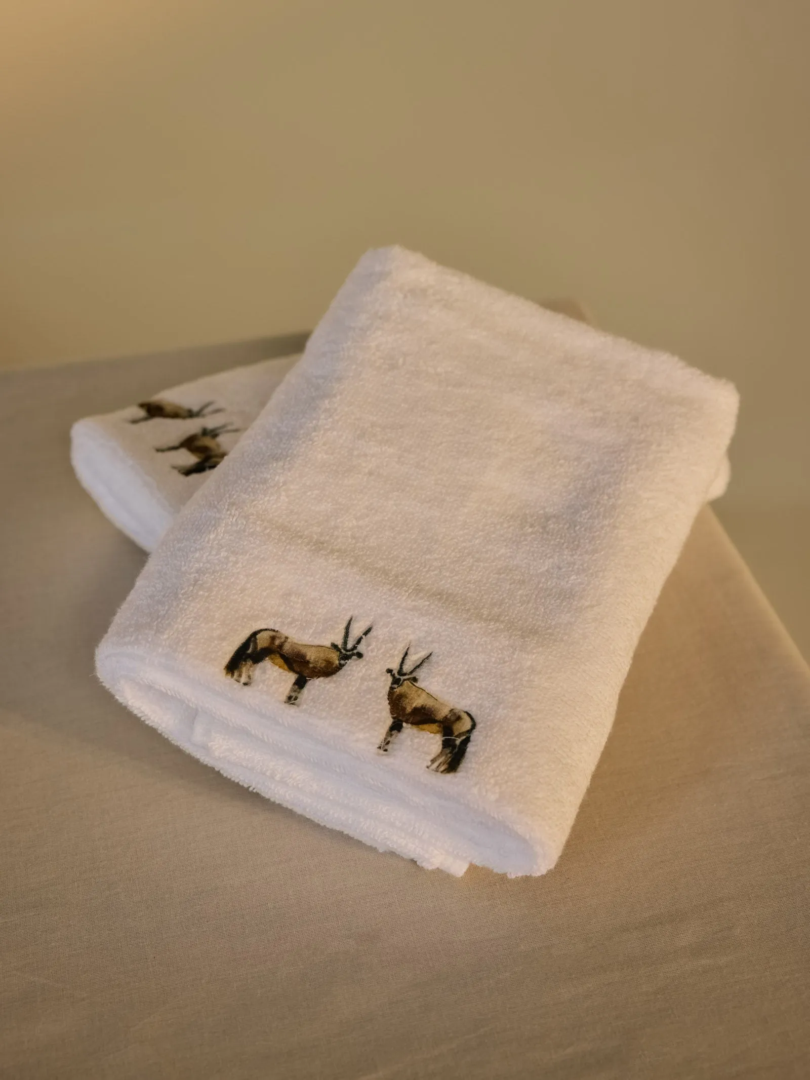 Oryx White Hand Towel (set of 2)