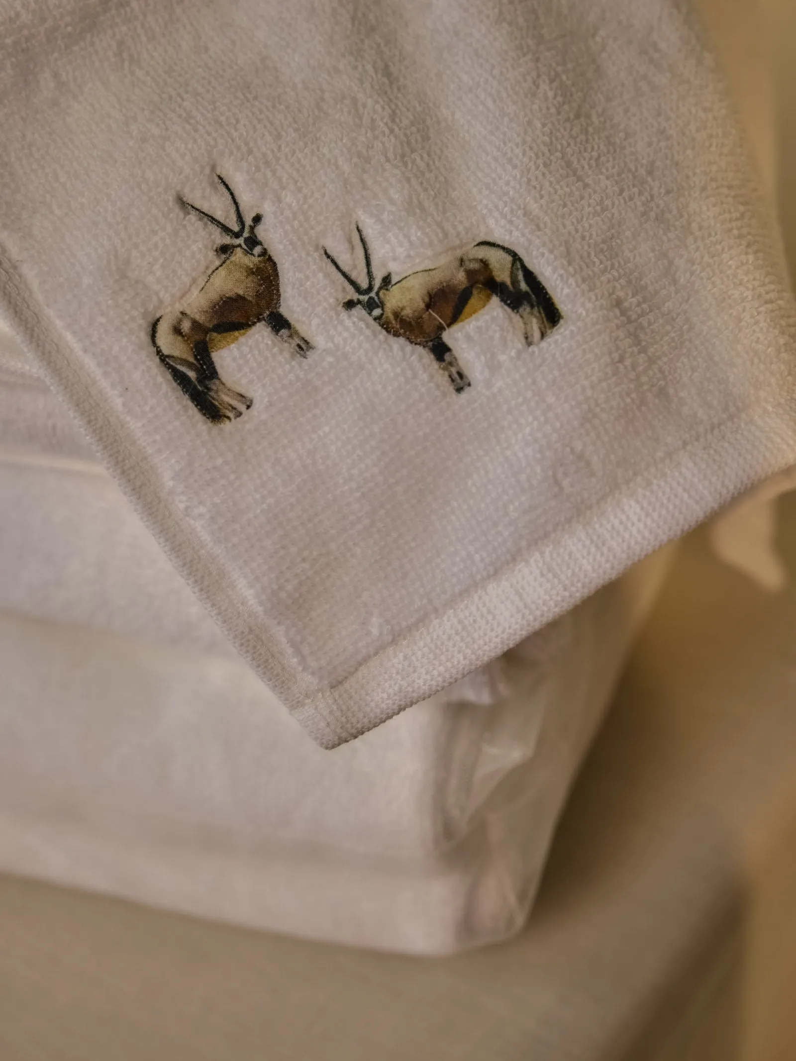 Oryx White Hand Towel (set of 2)