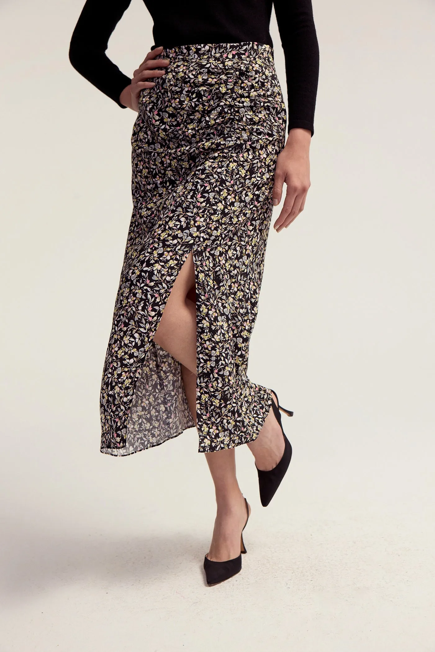 Serrana Skirt - Black Flores